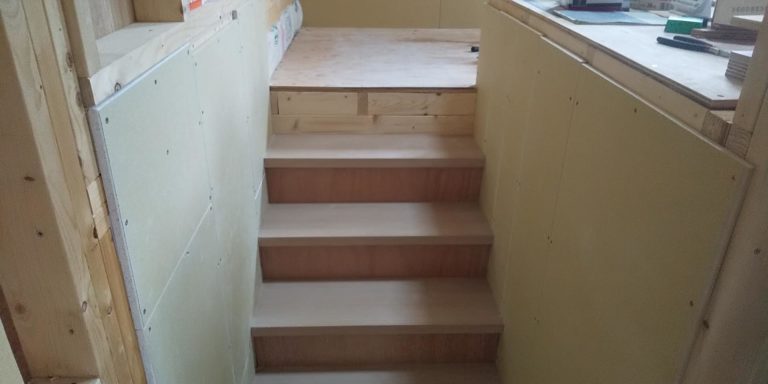 6畳間 階段部分の石膏ボード貼り 信州ボロ家再生の記録